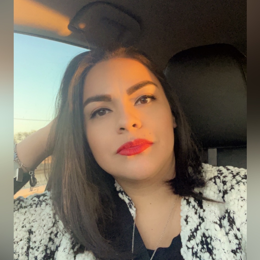 Meet your Posher, Adriana
